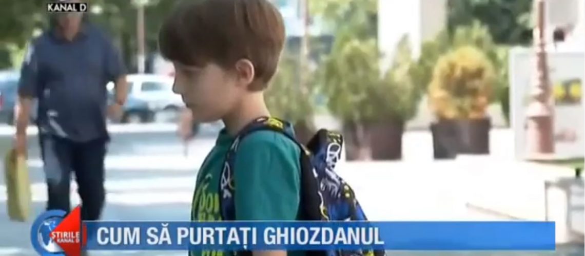 Cum trebuie purtat ghiozdanul - Stirile Kanal D